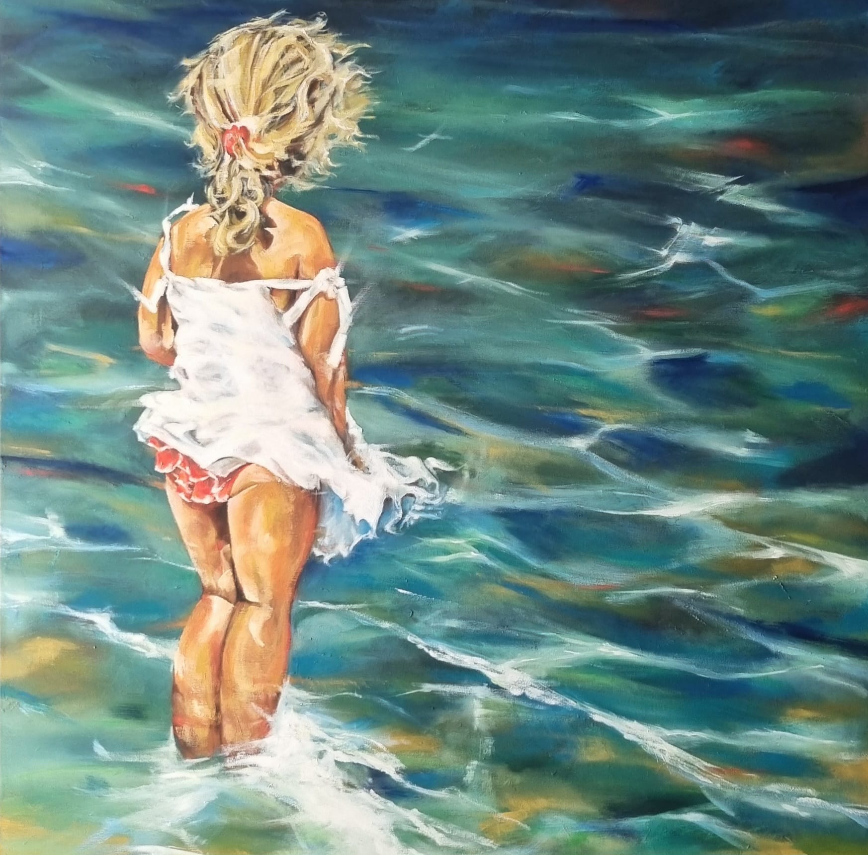 Niña jugando en el agua